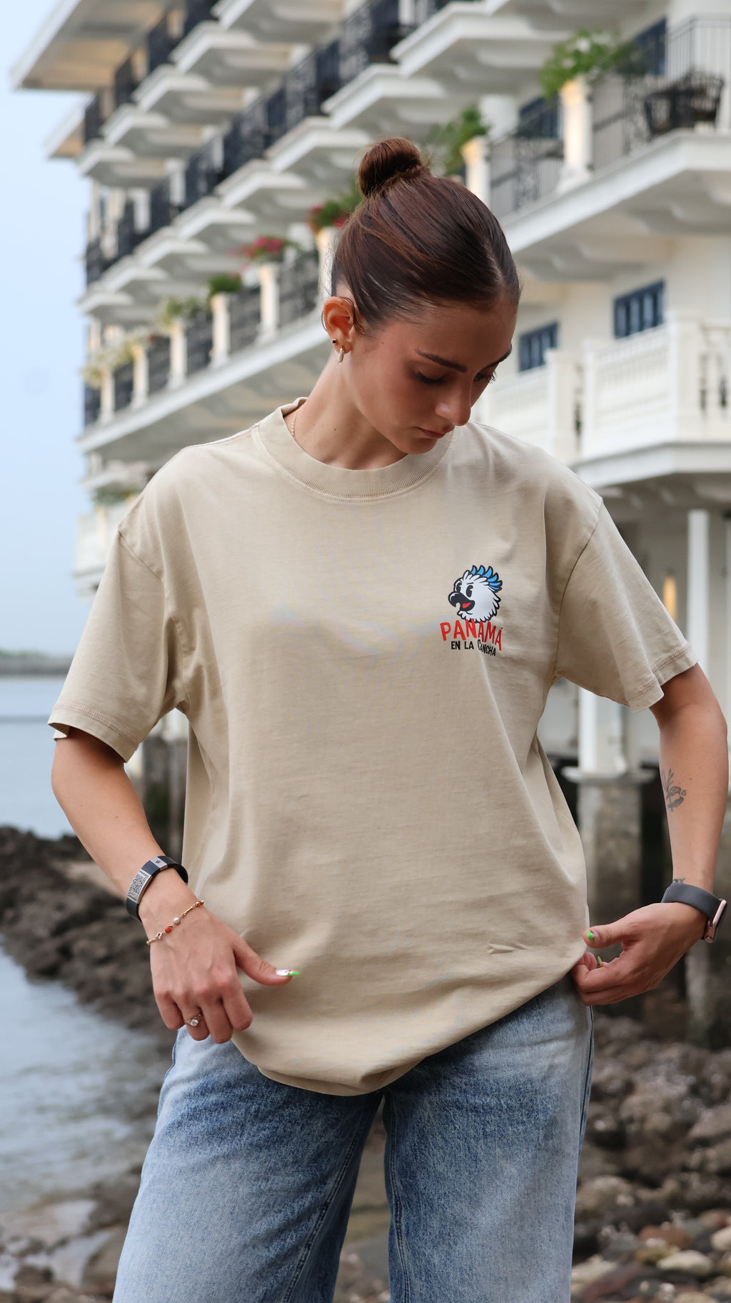 Tshirt Oversized "Panamá en la Cancha" color Beige Acid Wash