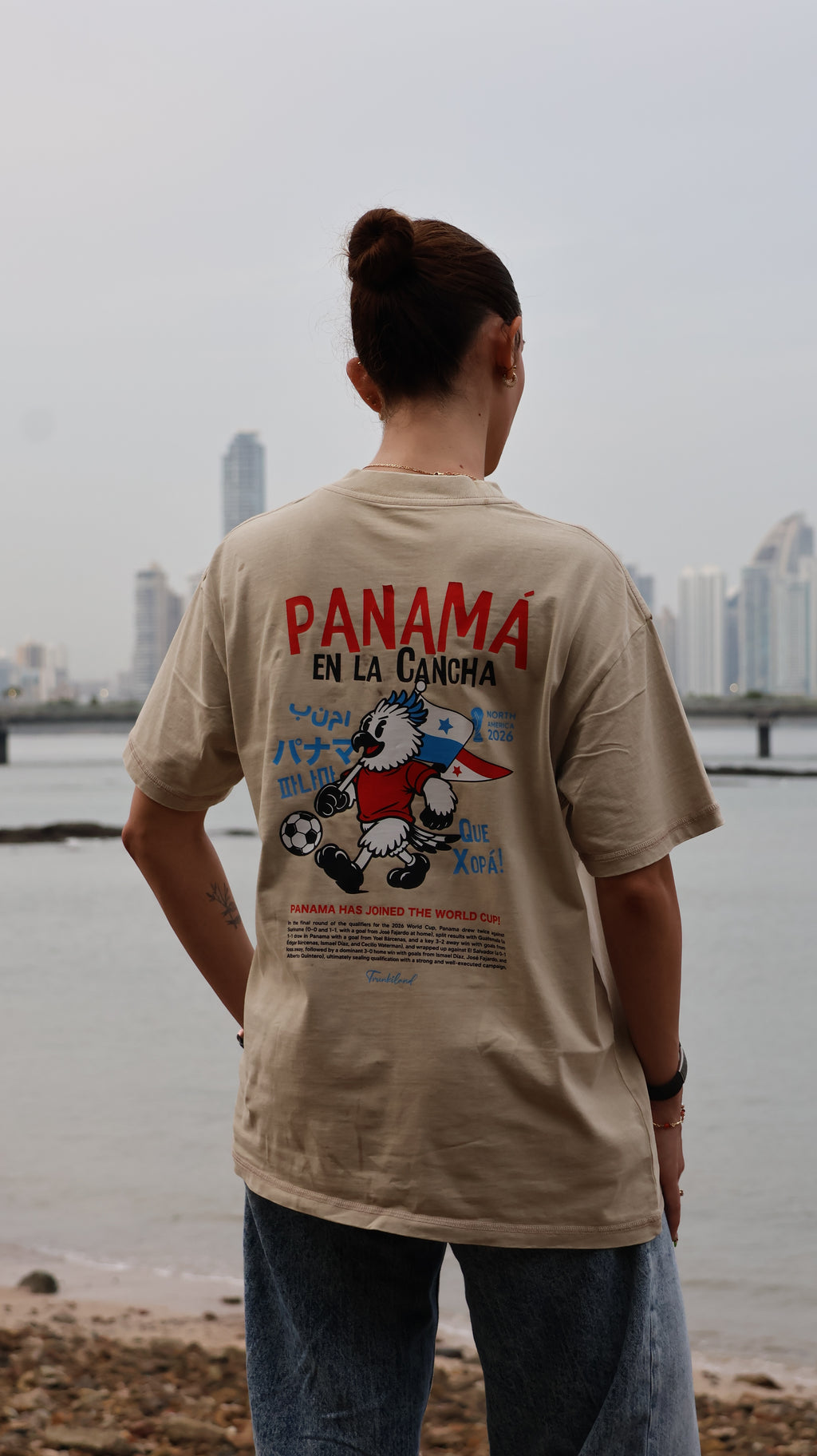 Tshirt Oversized "Panamá en la Cancha" color Beige Acid Wash